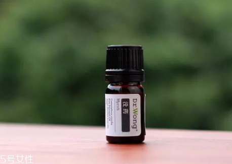 沒藥精油可以滴在內(nèi)褲上嗎？沒藥精油滴在內(nèi)褲上的好處