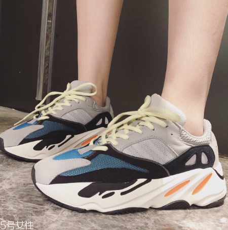 yeezy 700偏碼嗎？yeezy 700碼數(shù)正常嗎