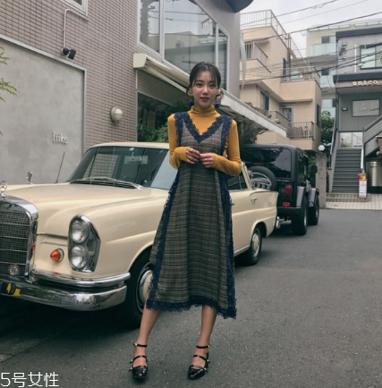 格子連衣裙搭配什么鞋子？格子連衣裙搭配技巧