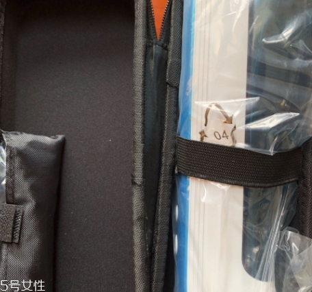 沖牙器和牙線哪個(gè)好？沖牙器和牙線的優(yōu)缺點(diǎn)