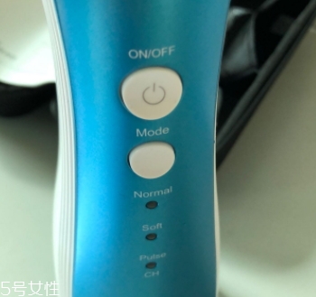 沖牙器和牙線哪個(gè)好？沖牙器和牙線的優(yōu)缺點(diǎn)