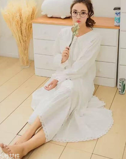 睡衣里面要穿內(nèi)衣嗎？睡衣里面穿不穿內(nèi)衣