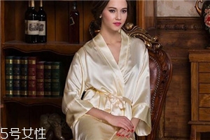 睡衣里面還要穿內(nèi)褲嗎？睡衣里面用不用穿內(nèi)褲
