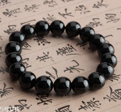 黑瑪瑙手串多少錢(qián)？黑瑪瑙手鏈?zhǔn)袌?chǎng)價(jià)格