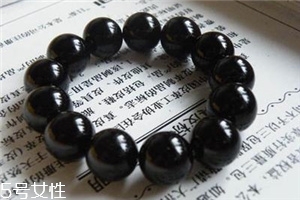 黑瑪瑙手串多少錢(qián)？黑瑪瑙手鏈?zhǔn)袌?chǎng)價(jià)格