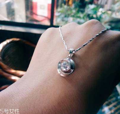 項(xiàng)鏈s925是銀還是白金？項(xiàng)鏈s925屬于白金還是銀