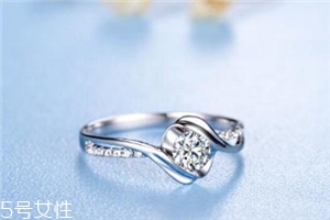 戒指可以戴中指嗎？戒指能不能戴在中指
