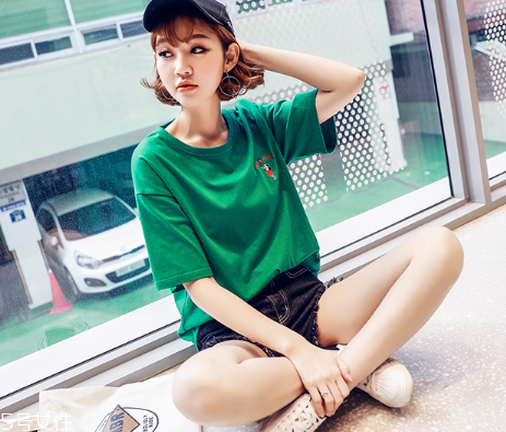 皮膚黃穿什么顏色顯白？適合黃皮女生的衣服顏色