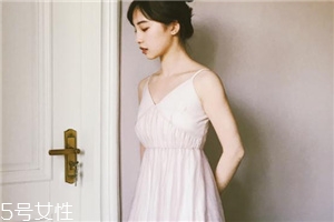 網(wǎng)紗連衣裙怎么搭配？網(wǎng)紗連衣裙搭配圖片