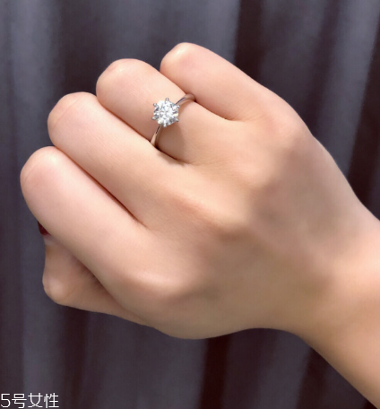 戒指太緊對(duì)手指有什么傷害？戒指戴太緊的危害