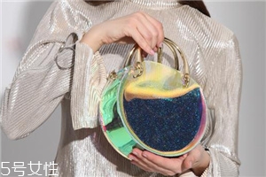 夏天適合背什么包？適合夏天背的包包款式