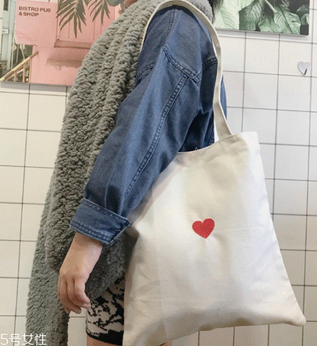 女生背什么包更甜美？適合甜美型女生的包包