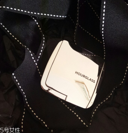 hourglass高光粉餅多少錢(qián) hourglass高光粉餅使用技巧