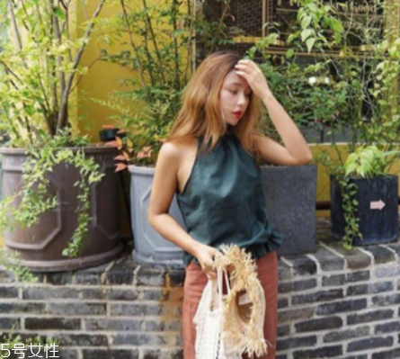 皮膚黑夏天穿什么顏色？黑皮膚適合什么顏色衣服