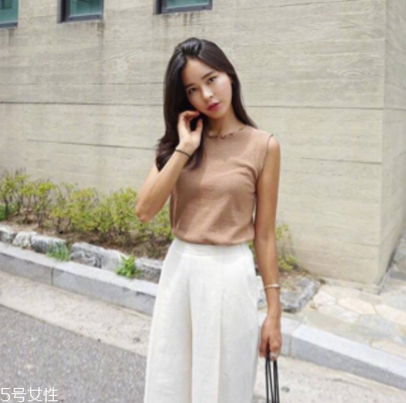 皮膚黑夏天穿什么顏色？黑皮膚適合什么顏色衣服