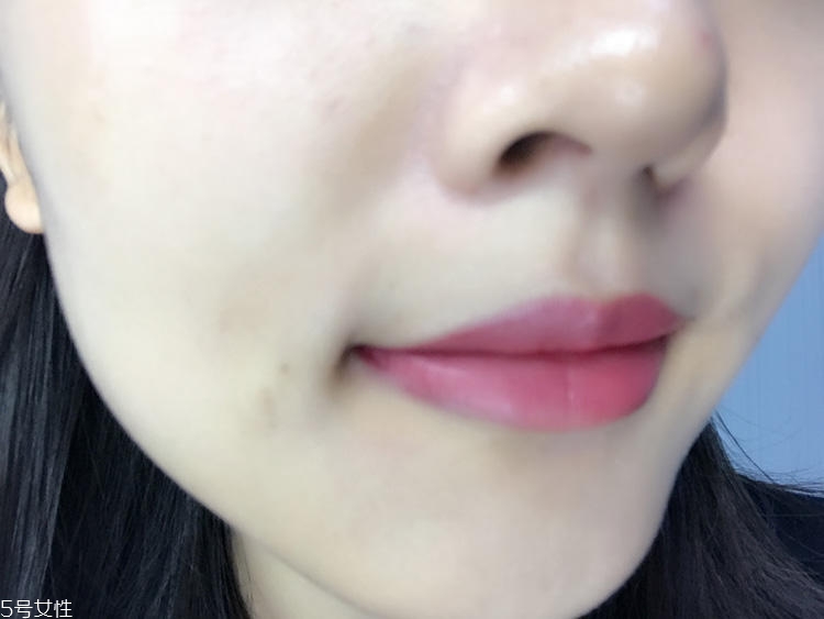 mac brick o la口紅日常嗎？mac brick o la上嘴圖