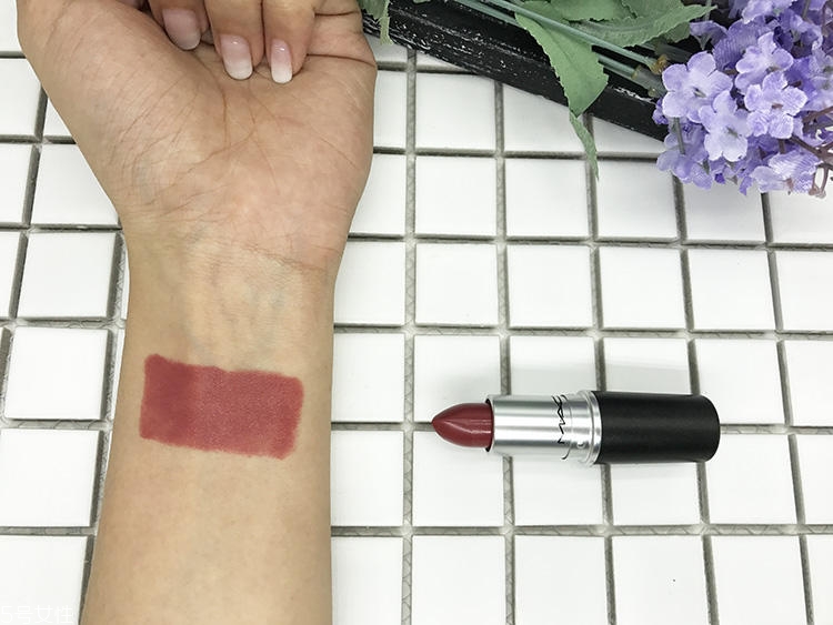 mac brick o la口紅日常嗎？mac brick o la上嘴圖