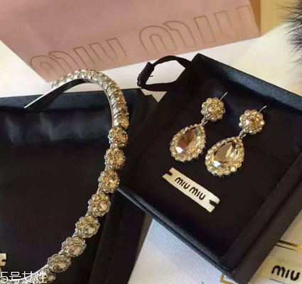 耳環(huán)掉進(jìn)洗臉池里怎么辦？耳環(huán)掉洗臉池怎么處理