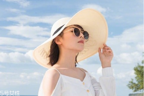夏天開車戴什么太陽(yáng)鏡好 太陽(yáng)鏡選什么顏色鏡片