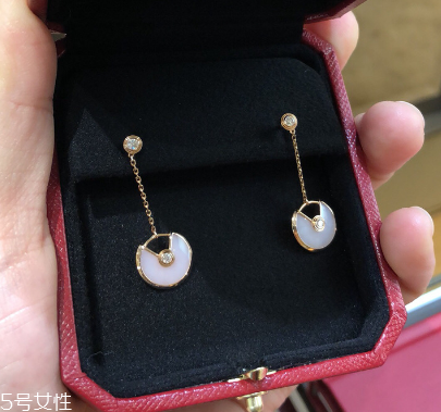 耳環(huán)買黃金還是鉑金？耳環(huán)黃金和鉑金哪個(gè)好