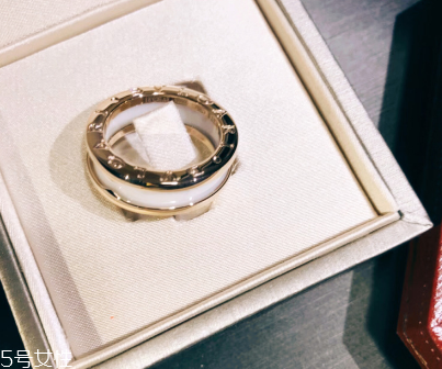 寶格麗陶瓷戒指是什么材質(zhì)？寶格麗陶瓷戒指材質(zhì)介紹