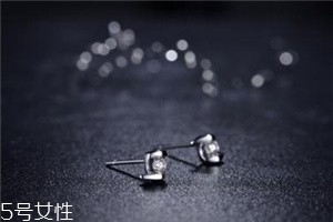 耳釘扣太緊怎么辦？耳釘扣太緊怎么取下來？