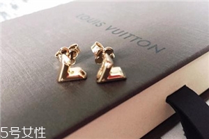 耳釘穿不過(guò)去怎么辦？耳釘卡在中間怎么處理？