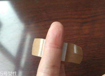 創(chuàng)可貼可以消腫嗎？創(chuàng)可貼有消腫功效嗎？
