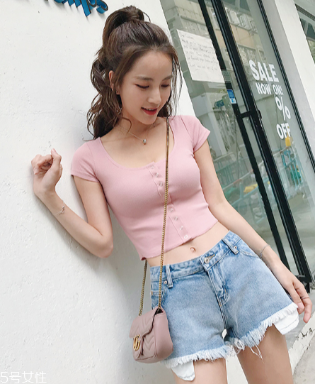 今年夏天流行什么露臍裝？今夏最火的露臍裝搭配
