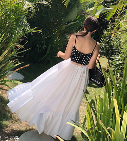 今年夏天流行什么露臍裝？今夏最火的露臍裝搭配