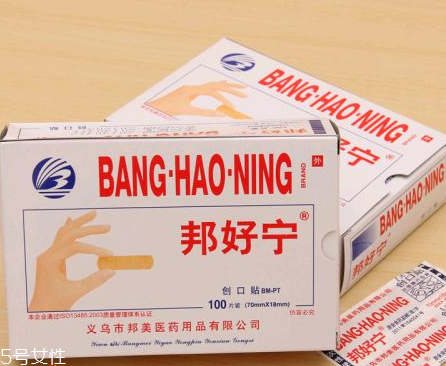 創(chuàng)可貼和肉連著怎么辦？創(chuàng)可貼連著肉怎么處理？