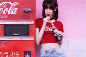 夏天穿紅色衣服吸熱嗎？夏天穿紅色會(huì)熱嗎？