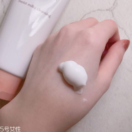卸妝乳可以當(dāng)洗面奶用嗎？卸妝乳當(dāng)洗面奶用可以嗎？