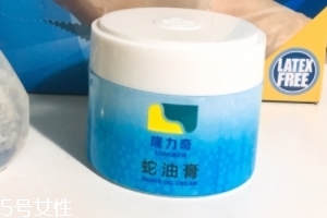 蛇油膏治腳氣嗎？腳氣可以用蛇油膏嗎？