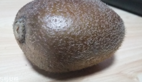 綠心獼猴桃硬的能吃嗎？硬的綠心獼猴桃能吃嗎？
