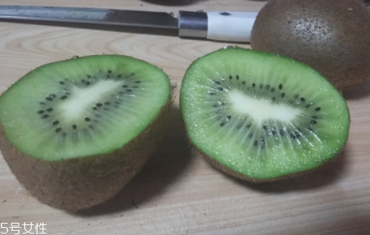 綠心獼猴桃硬的能吃嗎？硬的綠心獼猴桃能吃嗎？