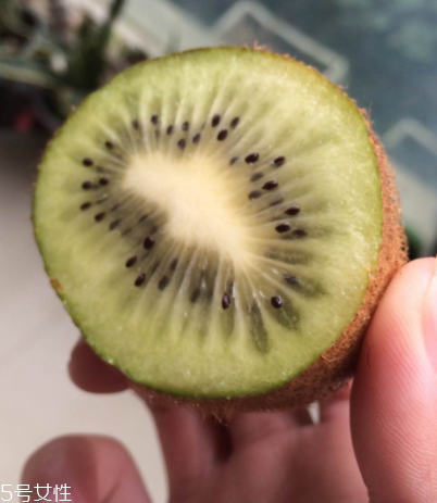 綠心獼猴桃含葉酸嗎？綠心獼猴桃里面有葉酸嗎？