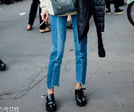 腿粗穿什么牛仔褲顯瘦？腿粗適合穿什么樣的牛仔褲？