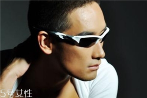 oakley眼鏡多少錢？歐克利眼鏡正品價(jià)格