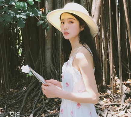 夏天拍照穿什么裙子好看？拍照適合穿什么裙子？
