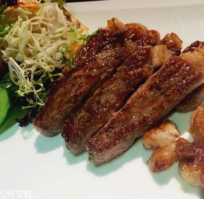 西冷牛排如何腌制肉嫩？西冷牛排腌制方法