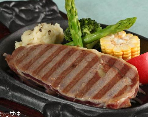 西冷牛排有肥肉嗎？西冷牛排是瘦肉嗎？