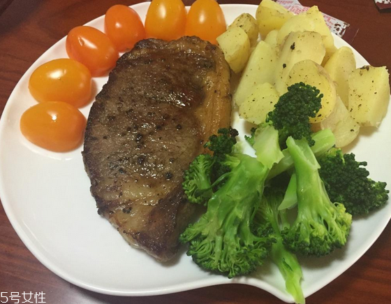 西冷牛排有肥肉嗎？西冷牛排是瘦肉嗎？
