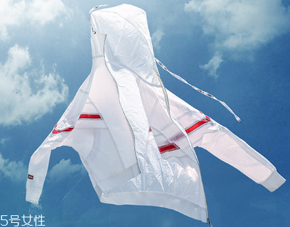 防曬衣里面穿什么？防曬衣里面怎么搭配？