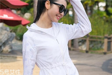 防曬衣買大還是買?。糠罆褚乱I大點(diǎn)嗎？