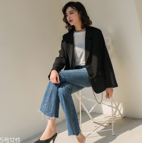 喇叭褲怎么搭配顯腿長(zhǎng)？喇叭褲怎么穿顯高？