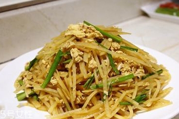 土豆絲炒雞蛋的做法 土豆絲炒雞蛋怎么做？