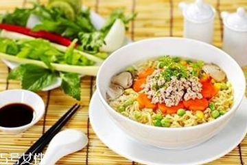 方便面加牛奶好吃嗎？牛奶方便面是黑暗料理嗎？