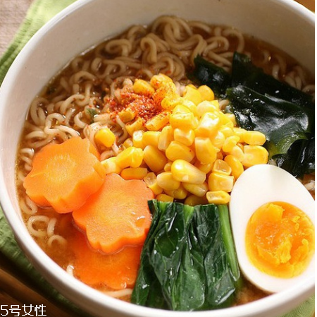 方便面加牛奶好吃嗎？牛奶方便面是黑暗料理嗎？