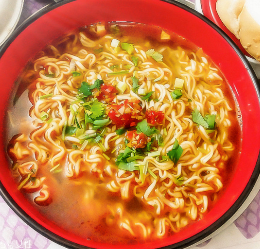 方便面和米飯哪個(gè)熱量高？方便面和米飯哪個(gè)更容易長胖？